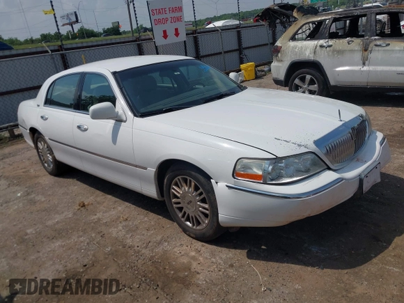 2009 Lincoln Town Car Signature Limited z VIN 2LNHM82V89X631457, wystawiony jako IAAI lot #42304251 z przebiegiem 116 211 mil mil oraz . Historia ofert i sprzedaży dostępna na DreamBid. Obrazek 1.