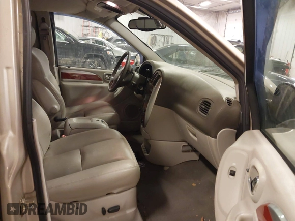 2006 Chrysler Town & Country LWB Limited with VIN 2A8GP64L26R640347, listed as a IAAI auction lot 41353419 with 160,220 mi miles. Bid and sale history available at carsss.com. Image 5.