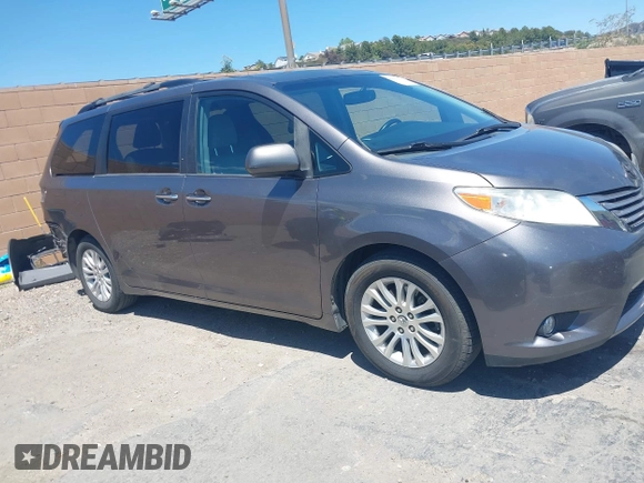 2016 Toyota Sienna XLE with VIN 5TDYK3DCXGS722960, listed as a IAAI auction lot 42153794 with 147,331 mi miles. Bid and sale history available at carsss.com. Image 14.