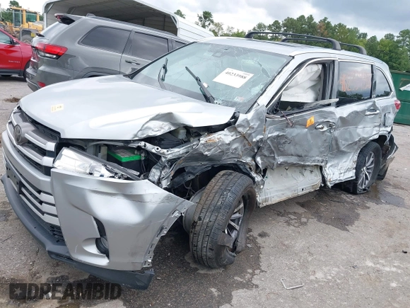 2018 Toyota Highlander SE z VIN 5TDJZRFH0JS529197, wystawiony jako IAAI lot #40233988 z przebiegiem Nie podano mil oraz . Historia ofert i sprzedaży dostępna na DreamBid. Obrazek 6.
