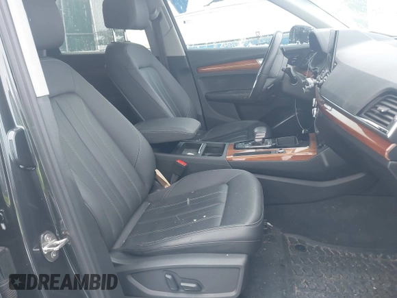 2021 Audi Q5 Premium with VIN WA1AAAFY1M2101881, listed as a IAAI auction lot 41399547 with 33,277 mi miles. Bid and sale history available at carsss.com. Image 5.