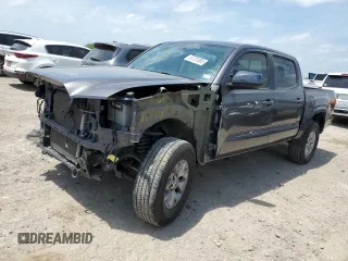 2017 Toyota Tacoma SR z VIN 5TFAX5GNXHX096186, wystawiony jako Copart lot #53731085 z przebiegiem 109 821 mil mil oraz Szkoda całkowita • Salvage title. Historia ofert i sprzedaży dostępna na DreamBid. Obrazek 1.