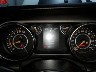 2021 Jeep Wrangler Unlimited Sport with VIN 1C4HJXDG4MW821718, listed as a Copart auction lot 41956755 with 30,615 mi miles and Salvage title. Bid and sale history available at DreamBid. Image 9.