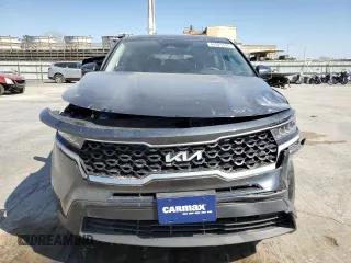 2022 Kia Sorento LX z VIN 5XYRG4LC9NG086684, wystawiony jako Copart lot #48925425 z przebiegiem 51 376 mil mil oraz Szkoda całkowita • Salvage title. Historia ofert i sprzedaży dostępna na DreamBid. Obrazek 5.