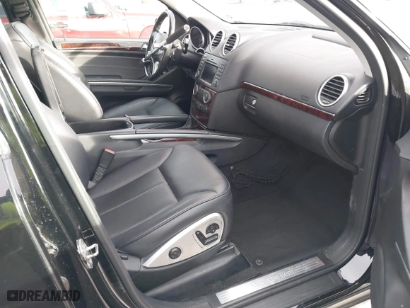 2011 Mercedes-Benz GL-Class GL 450 with VIN 4JGBF7BE1BA752615, listed as a IAAI auction lot 41075508 with 165,605 mi miles. Bid and sale history available at carsss.com. Image 5.