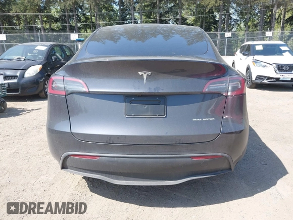 2024 Tesla Model Y Long Range with VIN 7SAYGDEE3RF177458, listed as a IAAI auction lot 42109641 with 7,890 mi miles. Bid and sale history available at carsss.com. Image 16.