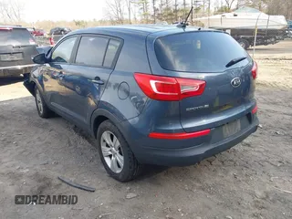 2013 Kia Sportage LX z VIN KNDPBCA2XD7428262, wystawiony jako IAAI lot #41793737 z przebiegiem 82 853 mil mil oraz . Historia ofert i sprzedaży dostępna na DreamBid. Obrazek 3.