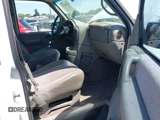 2000 Chevrolet Astro z VIN 1GNDM19W5YB202648, wystawiony jako IAAI lot #42272323 z przebiegiem Nie podano mil oraz . Historia ofert i sprzedaży dostępna na DreamBid. Obrazek 5.