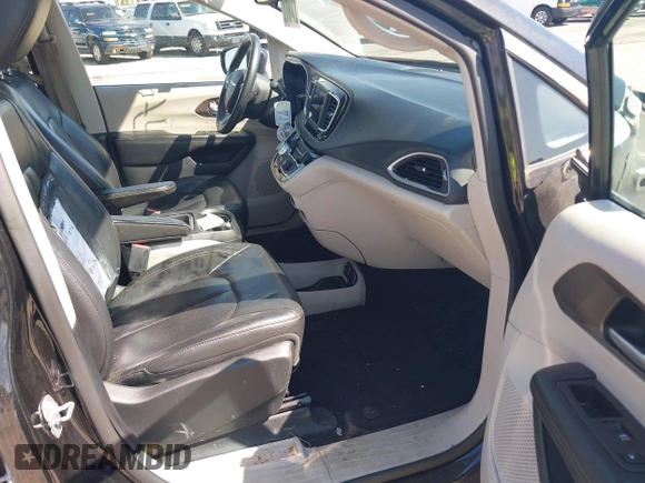 2018 Chrysler Pacifica Touring L z VIN 2C4RC1BG6JR253880, wystawiony jako IAAI lot #42115375 z przebiegiem 98 551 mil mil oraz . Historia ofert i sprzedaży dostępna na DreamBid. Obrazek 5.