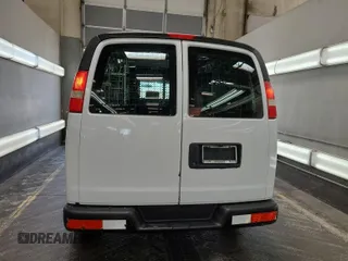 2012 Chevrolet Express Cargo z VIN 1GCSGAFX9C1137368, wystawiony jako IAAI lot #42619588 z przebiegiem 226 230 mil mil oraz . Historia ofert i sprzedaży dostępna na DreamBid. Obrazek 19.