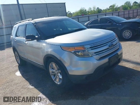 2014 Ford Explorer XLT with VIN 1FM5K7D81EGA74577, listed as a IAAI auction lot 41970759 with 194,847 mi miles. Bid and sale history available at carsss.com. Image 1.