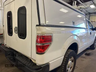 2009 Ford F-150 XL z VIN 1FTPF14V59KA70992, wystawiony jako IAAI lot #42737715 z przebiegiem 257 210 mil mil oraz . Historia ofert i sprzedaży dostępna na DreamBid. Obrazek 34.