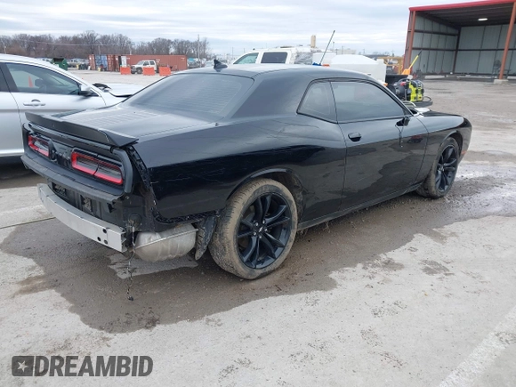 2017 Dodge Challenger SXT z VIN 2C3CDZAG5HH501706, wystawiony jako IAAI lot #41508621 z przebiegiem 93 658 mil mil oraz . Historia ofert i sprzedaży dostępna na DreamBid. Obrazek 4.
