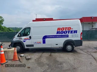 2018 Ram ProMaster Cargo z VIN 3C6TRVDG0JE144400, wystawiony jako IAAI lot #42287423 z przebiegiem 124 891 mil mil oraz . Historia ofert i sprzedaży dostępna na DreamBid. Obrazek 14.