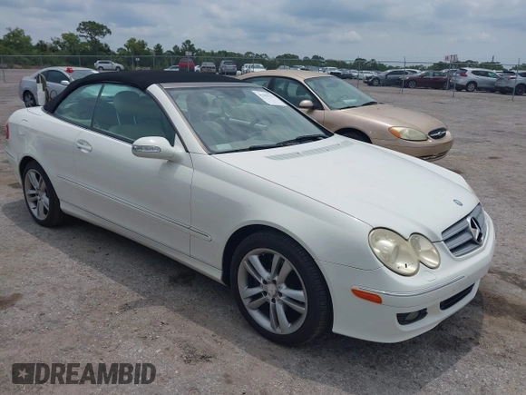 2008 Mercedes-Benz CLK 350 with VIN WDBTK56G98F236825, listed as a IAAI auction lot 42193752 with 127,318 mi miles and . Bid and sale history available at carsss.com. Image 1.