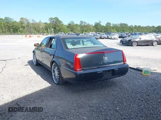 2011 Cadillac DTS Premium Collection z VIN 1G6KH5E65BU110486, wystawiony jako IAAI lot #42177107 z przebiegiem 202 112 mil mil oraz . Historia ofert i sprzedaży dostępna na DreamBid. Obrazek 3.