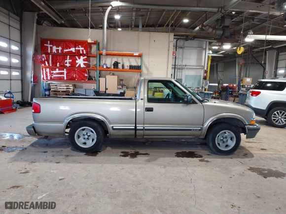 2000 Chevrolet S-10 LS with VIN 1GCCS1449YK187118, listed as a IAAI auction lot 41278247 with 0 mi miles. Bid and sale history available at carsss.com. Image 13.