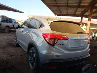 2018 Honda HR-V EX-L Navi with VIN 3CZRU5H79JM700800, listed as a IAAI auction lot 41334079 with 58,265 mi miles. Bid and sale history available at carsss.com. Image 3.