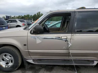 1997 Ford Explorer XLT with VIN 1FMDU35PXVZB69793, listed as a Copart auction lot 70712774 with 138,243 mi miles and Salvage title. Bid and sale history available at DreamBid. Image 7.