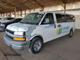 2012 Chevrolet Express Passenger 1LT z VIN 1GAZG1FG7C1123301, wystawiony jako Copart lot #57155095 z przebiegiem 162 248 mil mil oraz Tytuł czysty. Historia ofert i sprzedaży dostępna na DreamBid. Obrazek 1.