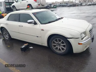 2008 Chrysler 300 C Hemi with VIN 2C3LA63H68H229325, listed as a IAAI auction lot 41492408 with 1 mi miles. Bid and sale history available at carsss.com. Image 1.