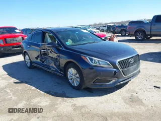 2017 Hyundai Sonata Hybrid SE with VIN KMHE24L39HA067629, listed as a IAAI auction lot 41713984 with 152,092 mi miles. Bid and sale history available at carsss.com. Image 1.