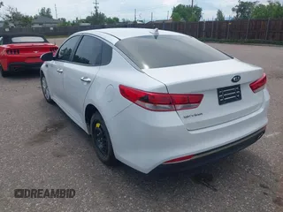 2017 Kia Optima LX z VIN 5XXGT4L38HG173231, wystawiony jako IAAI lot #42340849 z przebiegiem 100 174 mil mil oraz . Historia ofert i sprzedaży dostępna na DreamBid. Obrazek 3.