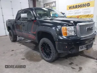 2010 GMC Sierra 1500 Denali z VIN 3GTRKXE20AG272226, wystawiony jako IAAI lot #41958283 z przebiegiem 244 627 mil mil oraz . Historia ofert i sprzedaży dostępna na DreamBid. Obrazek 1.
