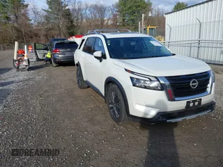 2022 Nissan Pathfinder SL z VIN 5N1DR3CD0NC212678, wystawiony jako IAAI lot #41052466 z przebiegiem 107 310 mil mil oraz . Historia ofert i sprzedaży dostępna na DreamBid. Obrazek 1.