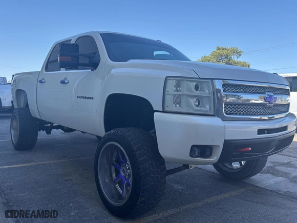 2009 Chevrolet Silverado 1500 LTZ with VIN 3GCEK33M39G269439, listed as a Copart auction lot 48946075 with 142,207 mi miles and Clean Title. Bid and sale history available at carsss.com. Image 1.