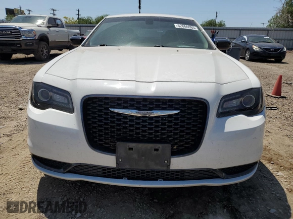 2018 Chrysler 300 Touring z VIN 2C3CCAAG4JH302012, wystawiony jako Copart lot #52806985 z przebiegiem 73 335 mil mil oraz Szkoda całkowita • Salvage title. Historia ofert i sprzedaży dostępna na DreamBid. Obrazek 5.