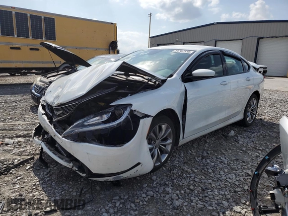 2015 Chrysler 200 S z VIN 1C3CCCBG1FN557242, wystawiony jako Copart lot #54767335 z przebiegiem 62 946 mil mil oraz Szkoda całkowita • Salvage title. Historia ofert i sprzedaży dostępna na DreamBid. Obrazek 1.