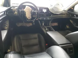 2018 Honda Accord EX-L z VIN 1HGCV1F5XJA156860, wystawiony jako Copart lot #55927115 z przebiegiem 69 497 mil mil oraz Szkoda całkowita • Salvage title. Historia ofert i sprzedaży dostępna na DreamBid. Obrazek 8.