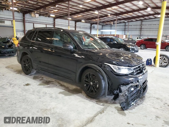 2022 Volkswagen Tiguan SE R-Line Black with VIN 3VVCB7AX1NM140818, listed as a Copart auction lot 71376004 with 29,190 mi miles and Salvage title. Bid and sale history available at DreamBid. Image 4.