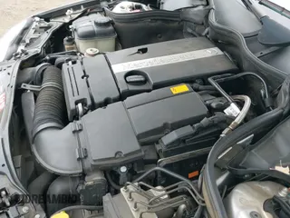 2005 Mercedes-Benz C 230 Kompressor z VIN WDBRF40J25F584426, wystawiony jako IAAI lot #42577649 z przebiegiem 52 419 mil mil oraz . Historia ofert i sprzedaży dostępna na DreamBid. Obrazek 19.