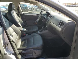 2013 Volkswagen Jetta SE z VIN 3VWDP7AJ5DM442236, wystawiony jako Copart lot #53677705 z przebiegiem 119 645 mil mil oraz Szkoda całkowita • Salvage title. Historia ofert i sprzedaży dostępna na DreamBid. Obrazek 7.