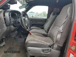 2000 Dodge Ram 2500 with VIN 1B7KF236XYJ100955, listed as a Copart auction lot 70304884 with 250,592 mi miles and Salvage Title. Bid and sale history available at carsss.com. Image 7.