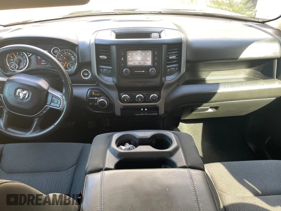 2019 Ram 1500 Tradesman z VIN 1C6SRFCT8KN585978, wystawiony jako Copart lot #78004934 z przebiegiem 102 838 mil mil oraz Czysty tytuł • Clean title. Historia ofert i sprzedaży dostępna na DreamBid. Obrazek 9.