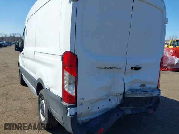 2019 Ford Transit z VIN 1FTYR1CM6KKB81786, wystawiony jako IAAI lot #41638685 z przebiegiem 87 476 mil mil oraz . Historia ofert i sprzedaży dostępna na DreamBid. Obrazek 6.