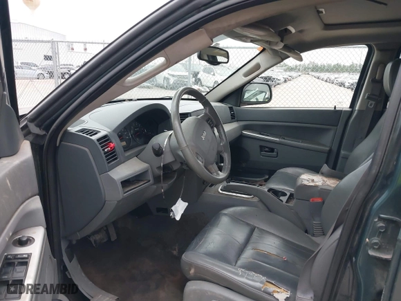 2005 Jeep Grand Cherokee Laredo with VIN 1J4GS48K45C677011, listed as a IAAI auction lot 41121018 with 210,814 mi miles. Bid and sale history available at carsss.com. Image 5.