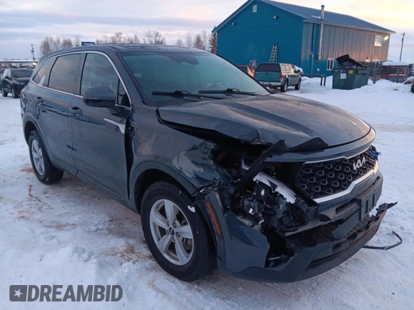 2022 Kia Sorento LX z VIN 5XYRGDLC6NG100959, wystawiony jako Copart lot #88527785 z przebiegiem 68 110 mil mil oraz Szkoda całkowita • Salvage title. Historia ofert i sprzedaży dostępna na DreamBid. Obrazek 4.