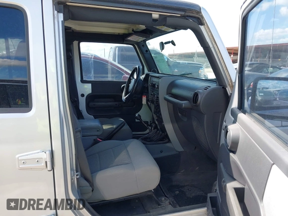 2008 Jeep Wrangler Unlimited Rubicon with VIN 1J4GA69178L550598, listed as a IAAI auction lot 42232887 with 99,637 mi miles and . Bid and sale history available at carsss.com. Image 5.