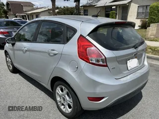 2015 Ford Fiesta SE z VIN 3FADP4EJ8FM167515, wystawiony jako IAAI lot #42153873 z przebiegiem 100 559 mil mil oraz . Historia ofert i sprzedaży dostępna na DreamBid. Obrazek 3.
