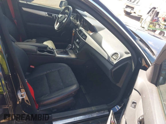 2013 Mercedes-Benz C C 250 Sport with VIN WDDGF4HB2DF984626, listed as a IAAI auction lot 40576272 with 108,931 mi miles. Bid and sale history available at carsss.com. Image 5.