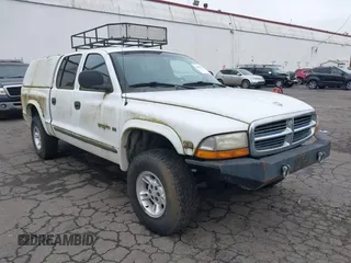2000 Dodge Dakota Sport with VIN 1B7GG2AN2YS760690, listed as a IAAI auction lot 41616767 with 225,478 mi miles and . Bid and sale history available at carsss.com. Image 1.