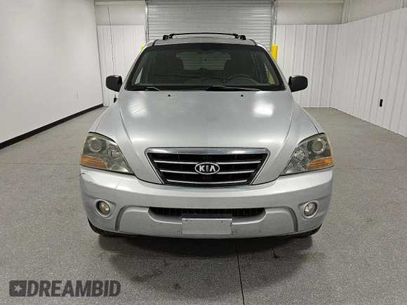 2007 Kia Sorento LX z VIN KNDJD736075700860, wystawiony jako Copart lot #82119114 z przebiegiem 290 641 mil mil oraz Czysty tytuł • Clean title. Historia ofert i sprzedaży dostępna na DreamBid. Obrazek 5.