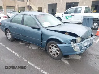 2001 Toyota Camry LE z VIN 4T1BF22K41U958176, wystawiony jako IAAI lot #41923748 z przebiegiem 180 392 mil mil oraz . Historia ofert i sprzedaży dostępna na DreamBid. Obrazek 1.