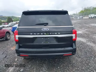 2022 Ford Expedition XLT z VIN 1FMJU1JT2NEA09523, wystawiony jako IAAI lot #42113474 z przebiegiem 52 622 mil mil oraz . Historia ofert i sprzedaży dostępna na DreamBid. Obrazek 16.