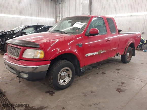 2000 Ford F-150 XL with VIN 1FTRX18L0YNA84231, listed as a IAAI auction lot 41824453 with 223,642 mi miles. Bid and sale history available at carsss.com. Image 2.
