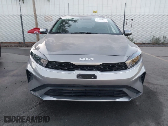 2023 Kia Forte LXS z VIN 3KPF24AD5PE606683, wystawiony jako IAAI lot #41216622 z przebiegiem 38 827 mil mil oraz . Historia ofert i sprzedaży dostępna na DreamBid. Obrazek 12.